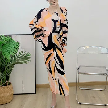 Miyake Plisuotos Spausdinti Šikšnosparnių Rankovėmis Ilga Suknelė 2023 Vasaros Vakarų Stiliaus Amžiaus-sumažinti Nišą Dizaino Prasme V-kaklo Suknelės Moterims